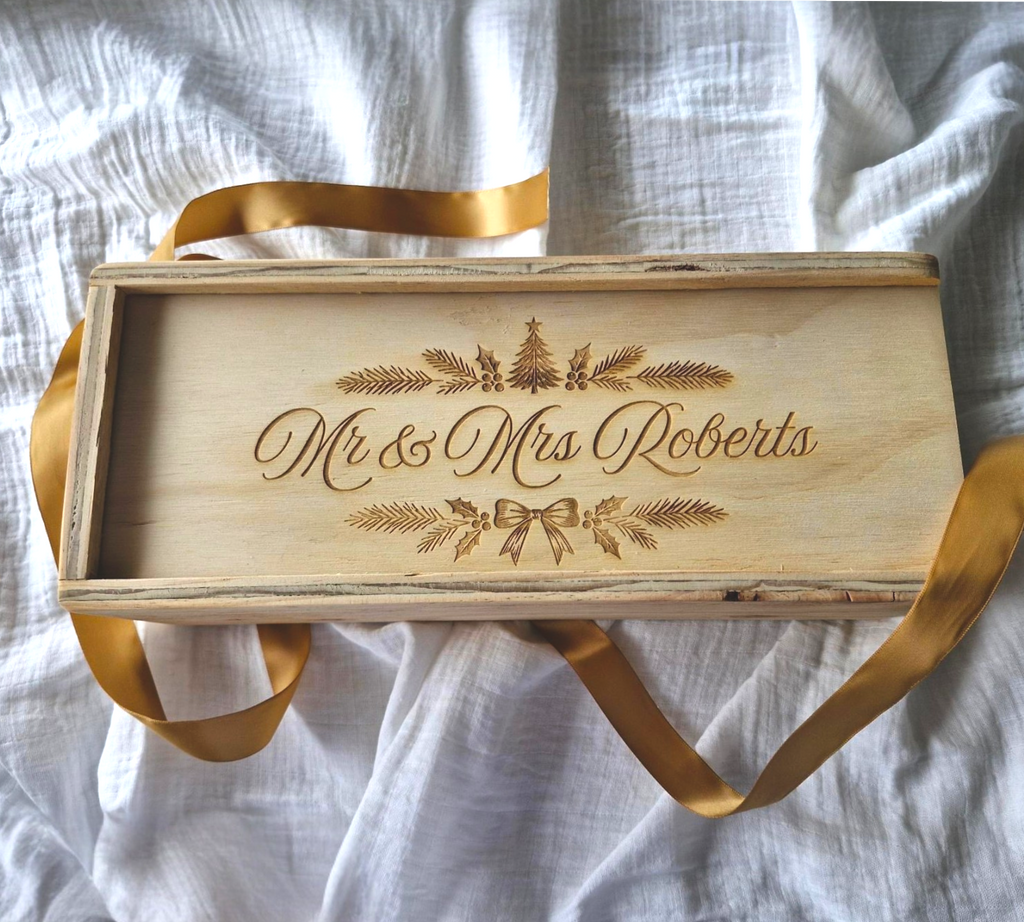 Newlywed Couple Champagne Gift Box - Wreath
