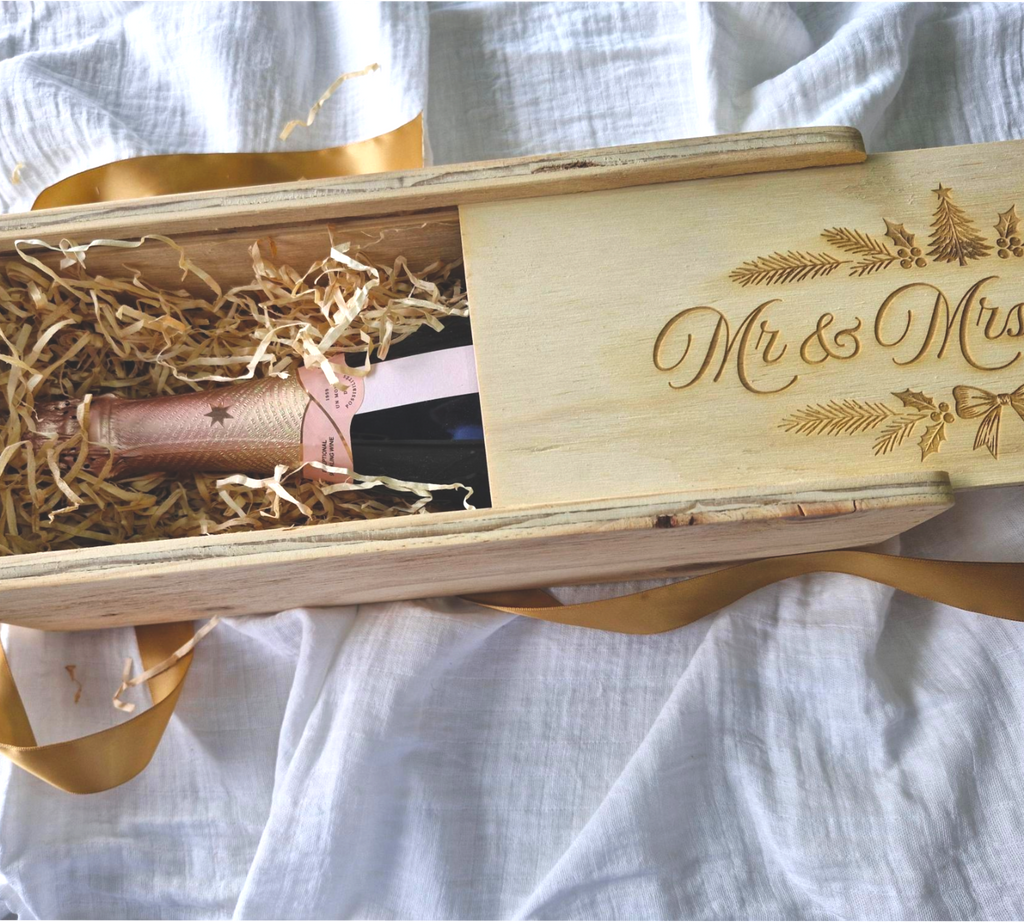 Newlywed Couple Champagne Gift Box - Wreath
