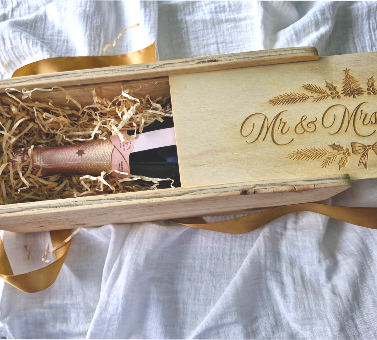Newlywed Couple Champagne Gift Box - Wreath