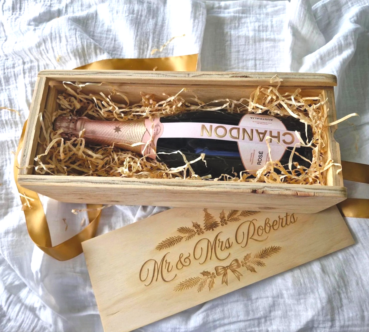 Newlywed Couple Champagne Gift Box - Wreath