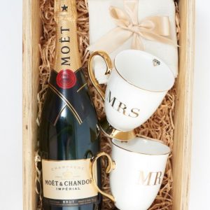 happy couple gift box hamper inclusions