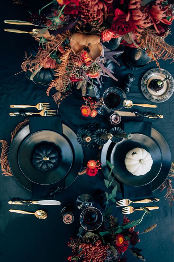 halloween wedding table setting